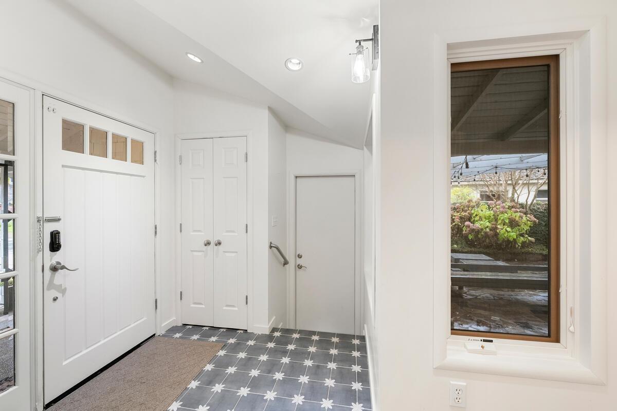 Detail Gallery Image 9 of 61 For 819 Casmalia Way, Sacramento,  CA 95864 - 3 Beds | 2 Baths