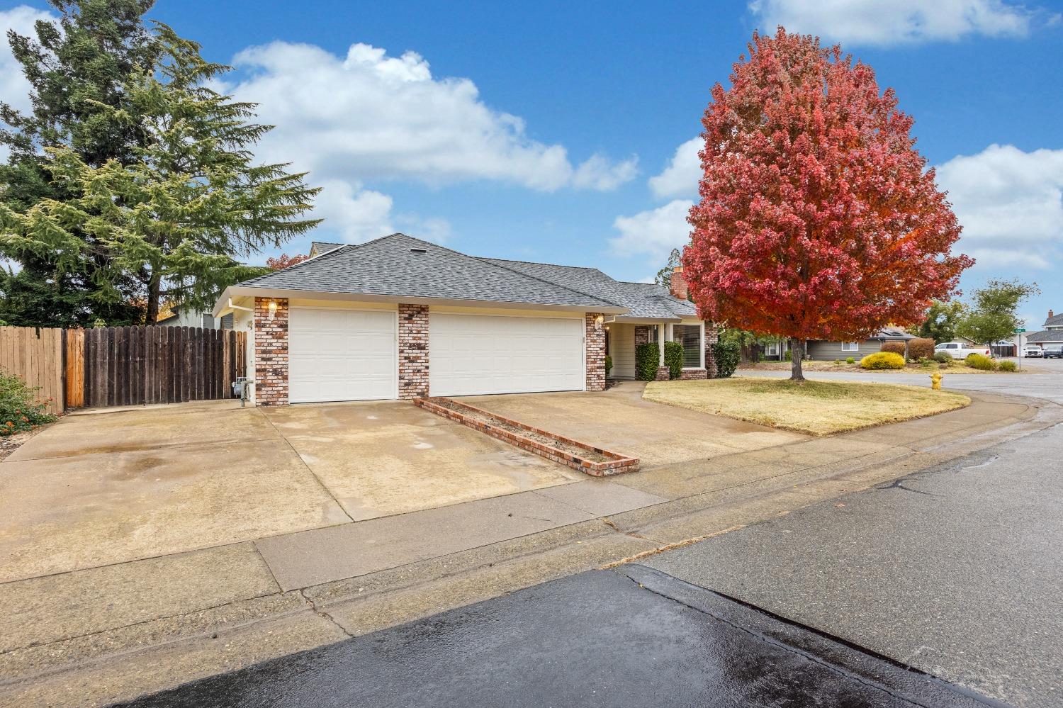 Detail Gallery Image 2 of 32 For 5612 Bluffs Dr, Rocklin,  CA 95765 - 3 Beds | 2 Baths