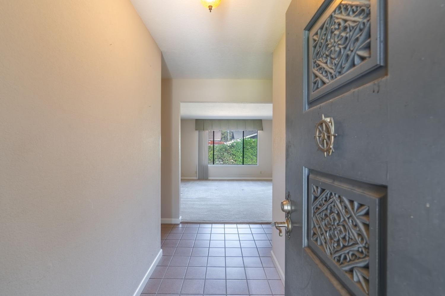 Detail Gallery Image 5 of 28 For 1013 Oakleaf Way, Stockton,  CA 95209 - 3 Beds | 2 Baths