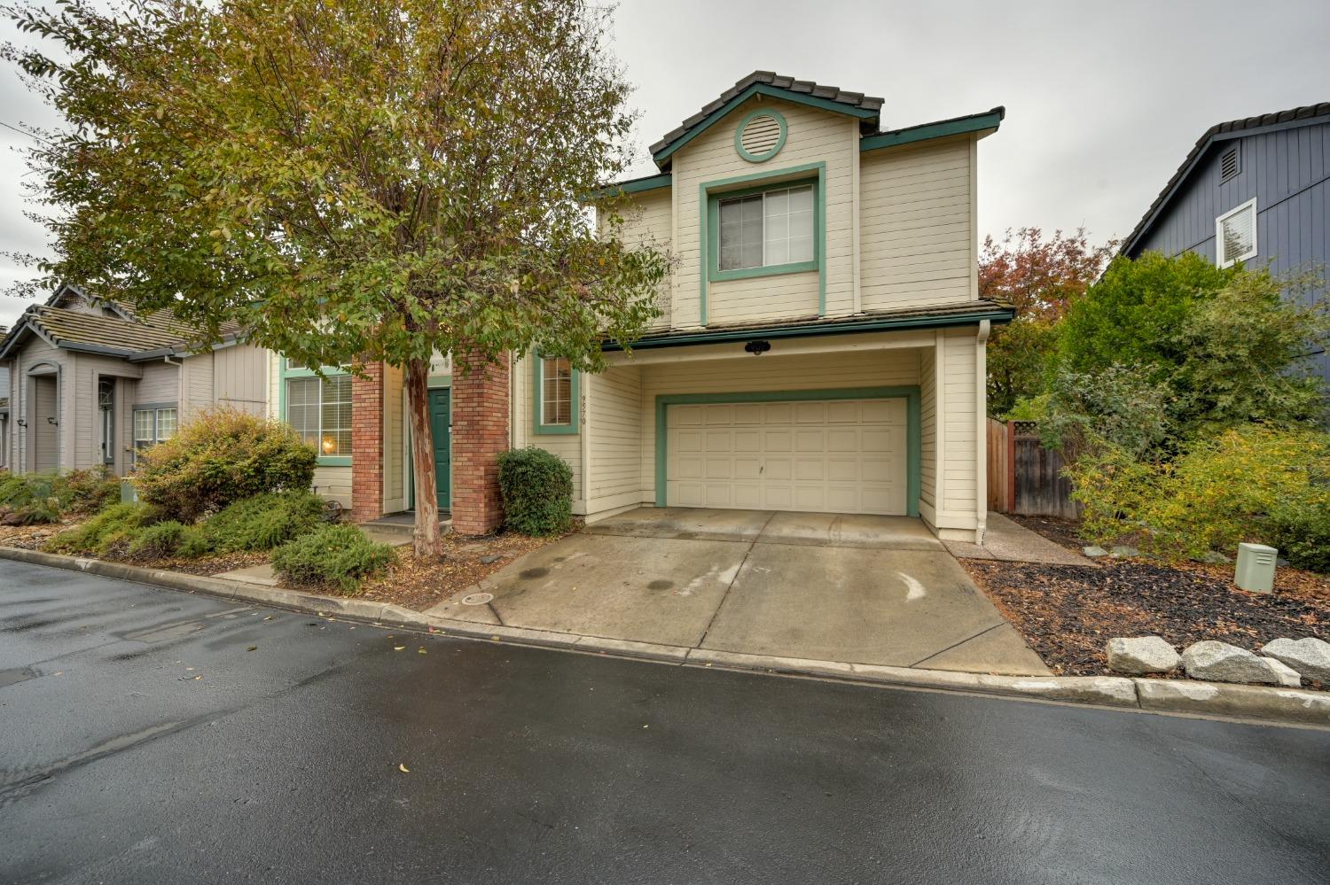 Detail Gallery Image 1 of 41 For 9570 Dominion Wood Ln, Elk Grove,  CA 95758 - 3 Beds | 2/1 Baths