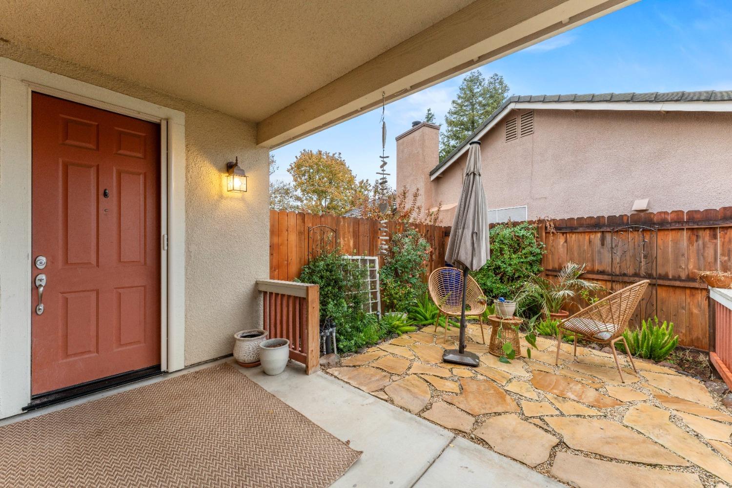 Detail Gallery Image 2 of 29 For 408 Munden Ct, Roseville,  CA 95747 - 3 Beds | 2 Baths