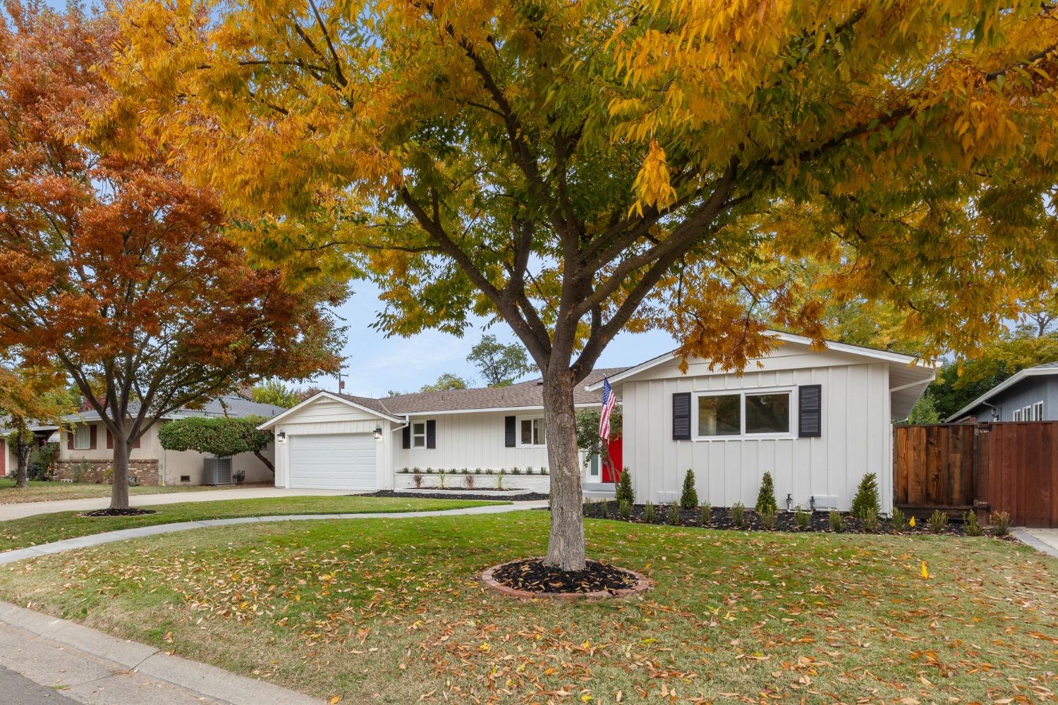 Detail Gallery Image 3 of 50 For 4056 Esperanza, Sacramento,  CA 95864 - 3 Beds | 2/1 Baths