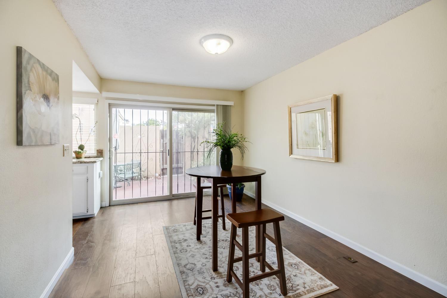 Detail Gallery Image 7 of 31 For 3227 Casitas Bonito, Sacramento,  CA 95825 - 3 Beds | 2/1 Baths