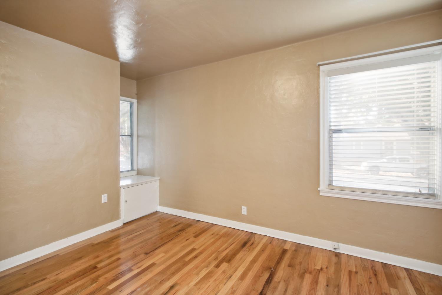 Detail Gallery Image 14 of 43 For 1505 V St, Sacramento,  CA 95818 - 3 Beds | 2 Baths