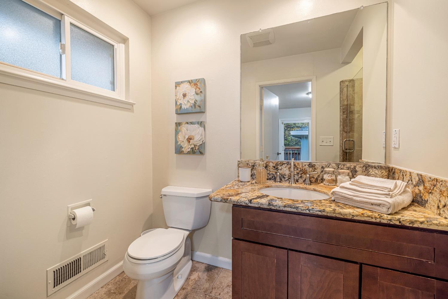 Detail Gallery Image 10 of 36 For 4409 Hackberry Ln, Carmichael,  CA 95608 - 3 Beds | 2 Baths