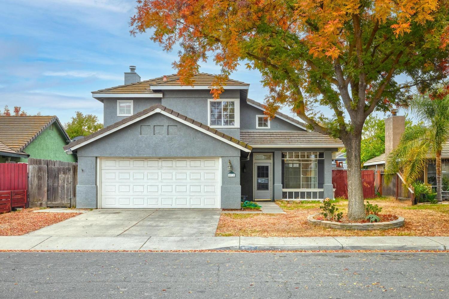 Detail Gallery Image 1 of 36 For 2212 Shadowbrook Way, Modesto,  CA 95351 - 4 Beds | 3 Baths