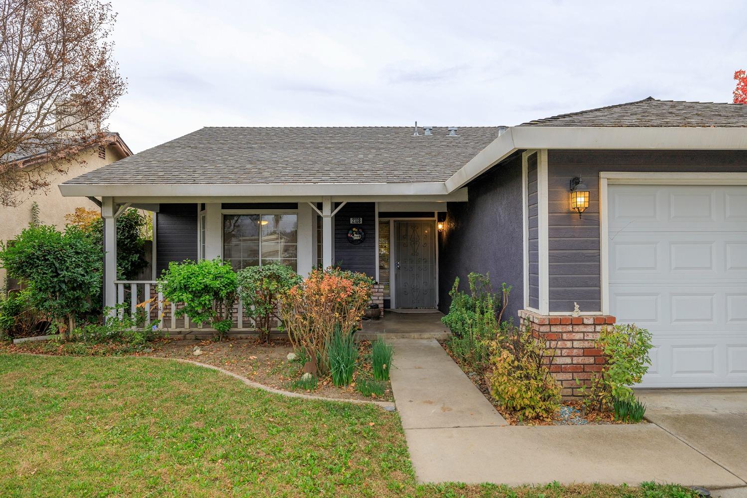 Detail Gallery Image 2 of 25 For 2108 Northridge Dr, Modesto,  CA 95350 - 3 Beds | 2 Baths