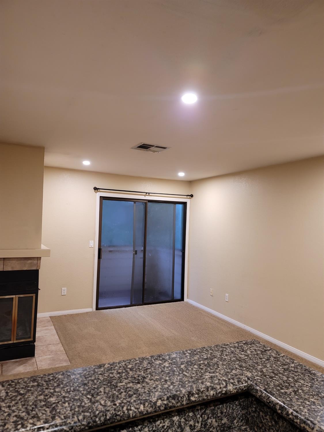 Detail Gallery Image 9 of 16 For 3715 Tallyho Dr #102,  Sacramento,  CA 95826 - 2 Beds | 1 Baths