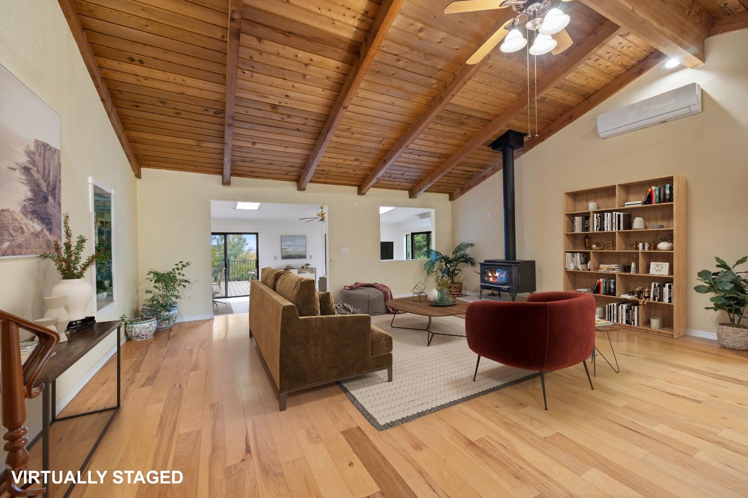 Detail Gallery Image 13 of 63 For 1028 Woodridge Rd, Placerville,  CA 95667 - 3 Beds | 2/1 Baths