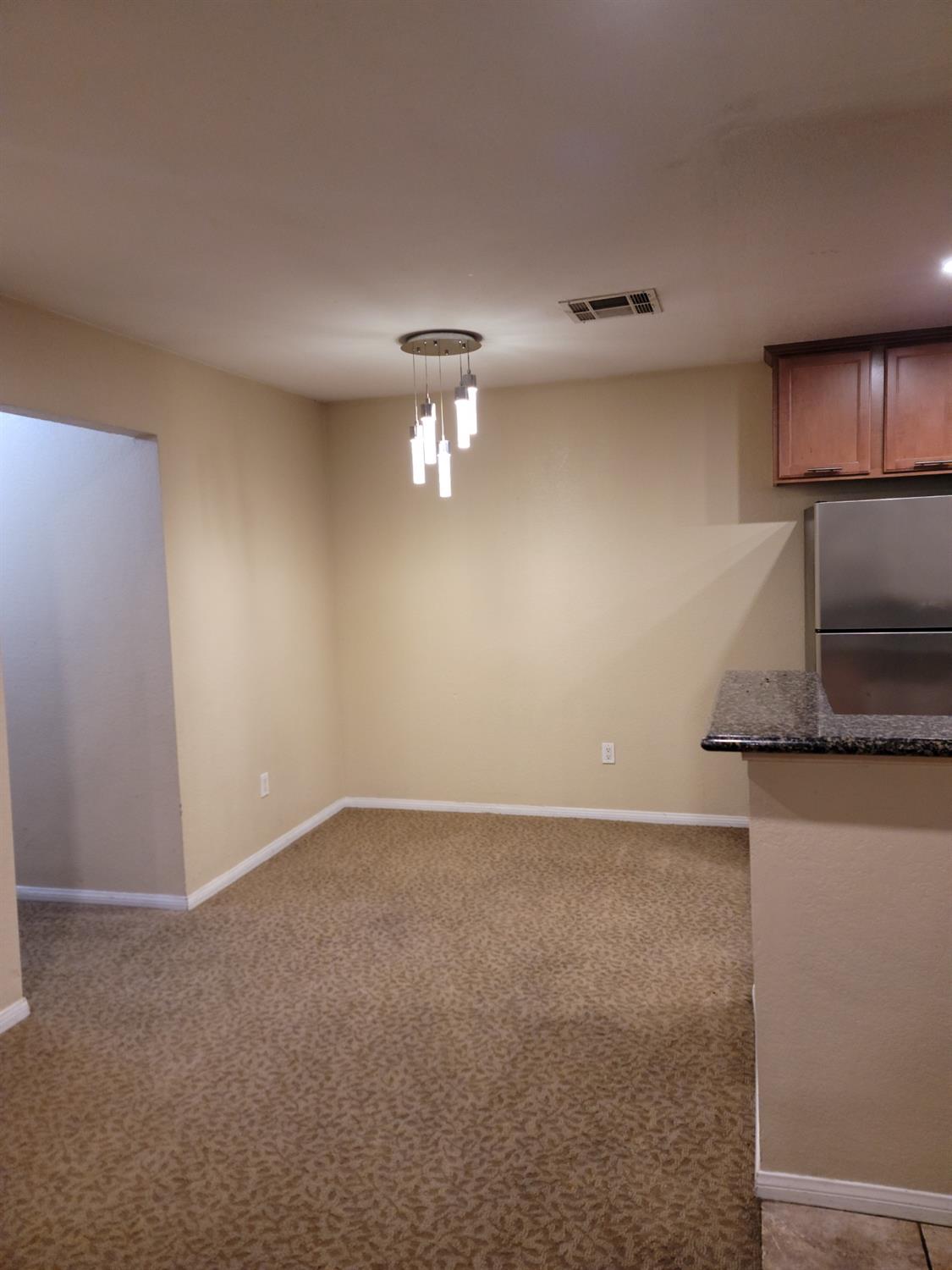 Detail Gallery Image 6 of 16 For 3715 Tallyho Dr #102,  Sacramento,  CA 95826 - 2 Beds | 1 Baths