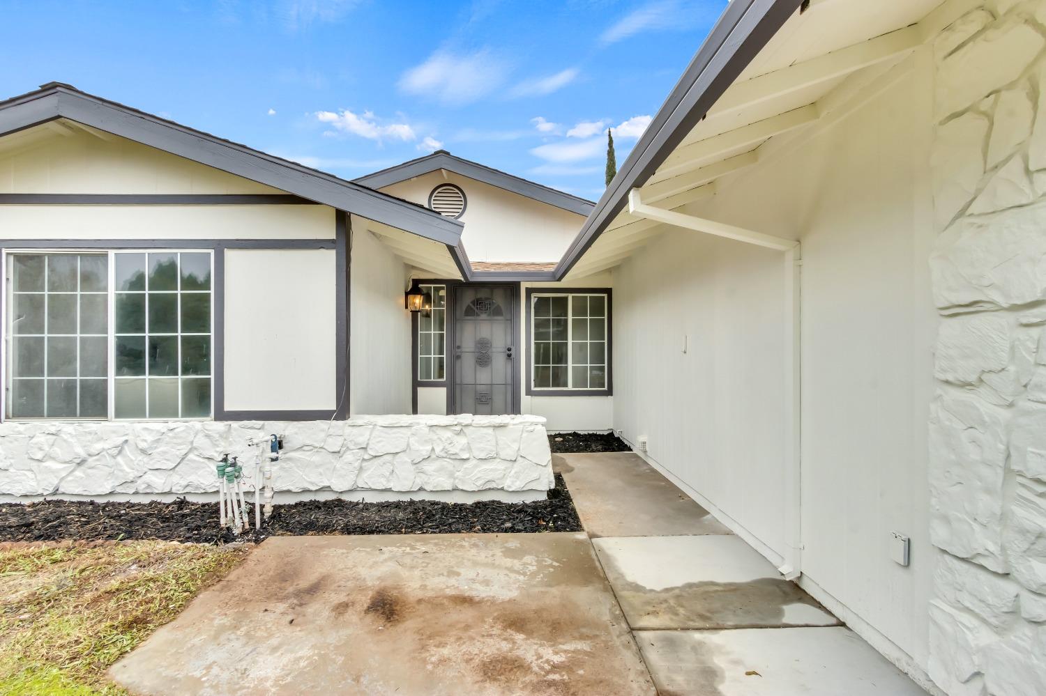 Detail Gallery Image 9 of 67 For 7569 Macfinley Way, Sacramento,  CA 95828 - 4 Beds | 2 Baths