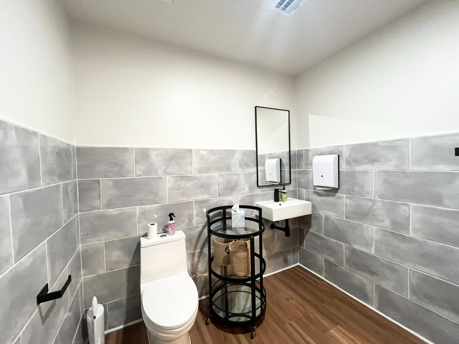 Detail Gallery Image 27 of 37 For 1832 Avondale Ave #1,  Sacramento,  CA 95825 - – Beds | – Baths