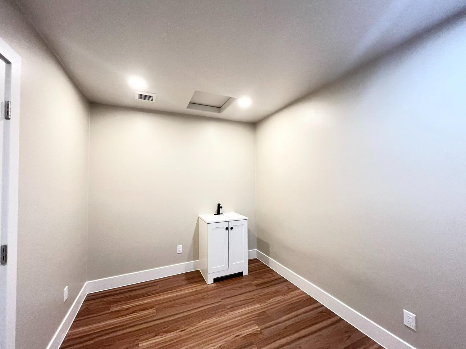 Detail Gallery Image 2 of 37 For 1832 Avondale Ave #1,  Sacramento,  CA 95825 - – Beds | – Baths