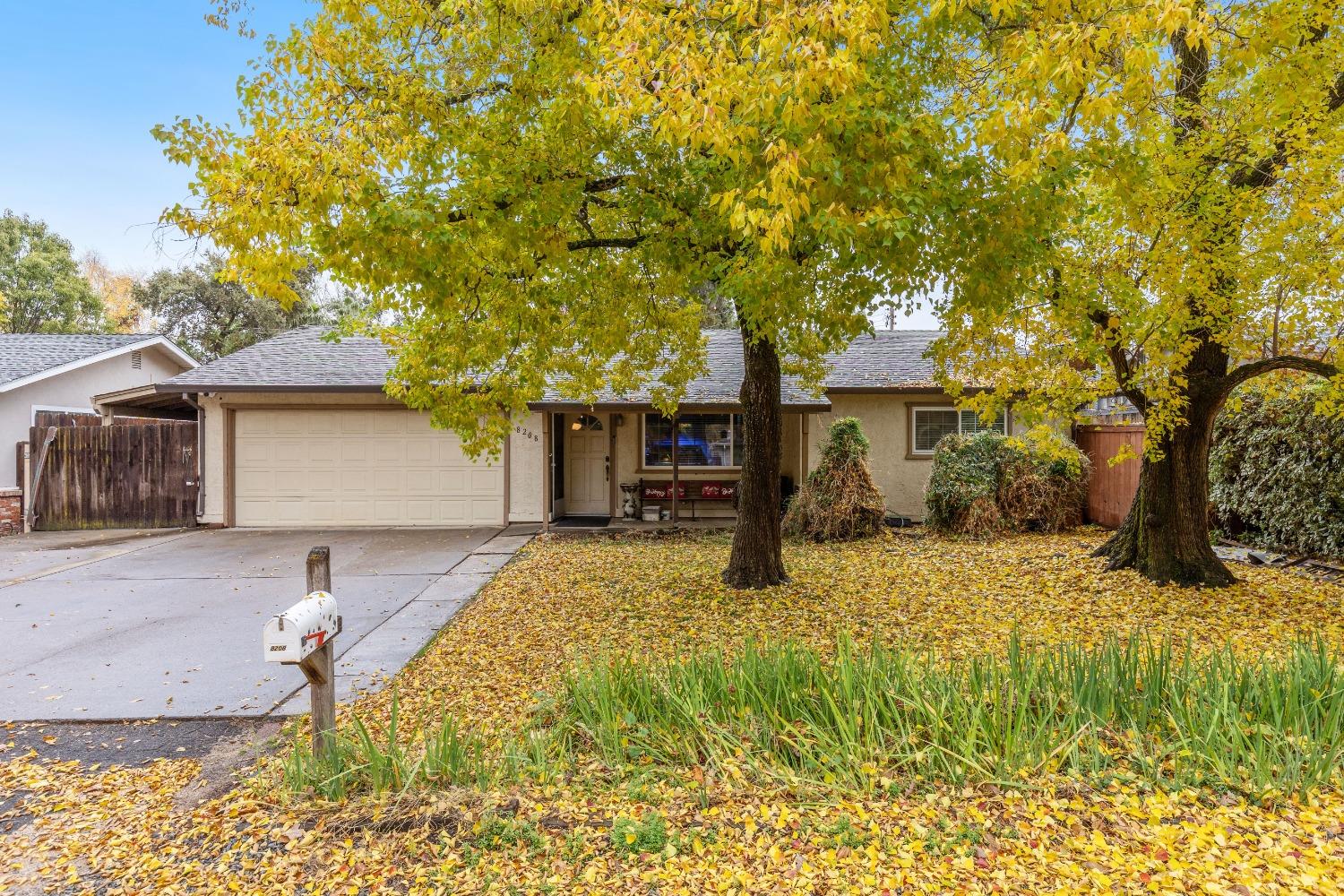 Detail Gallery Image 1 of 36 For 8208 Catalpa Drive, Citrus Heights,  CA 95610 - 3 Beds | 2 Baths