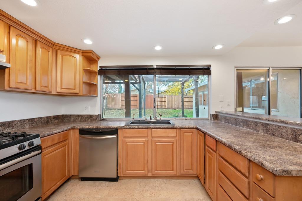 Detail Gallery Image 21 of 56 For 9020 Williamson Ct, Sacramento,  CA 95826 - 4 Beds | 2 Baths