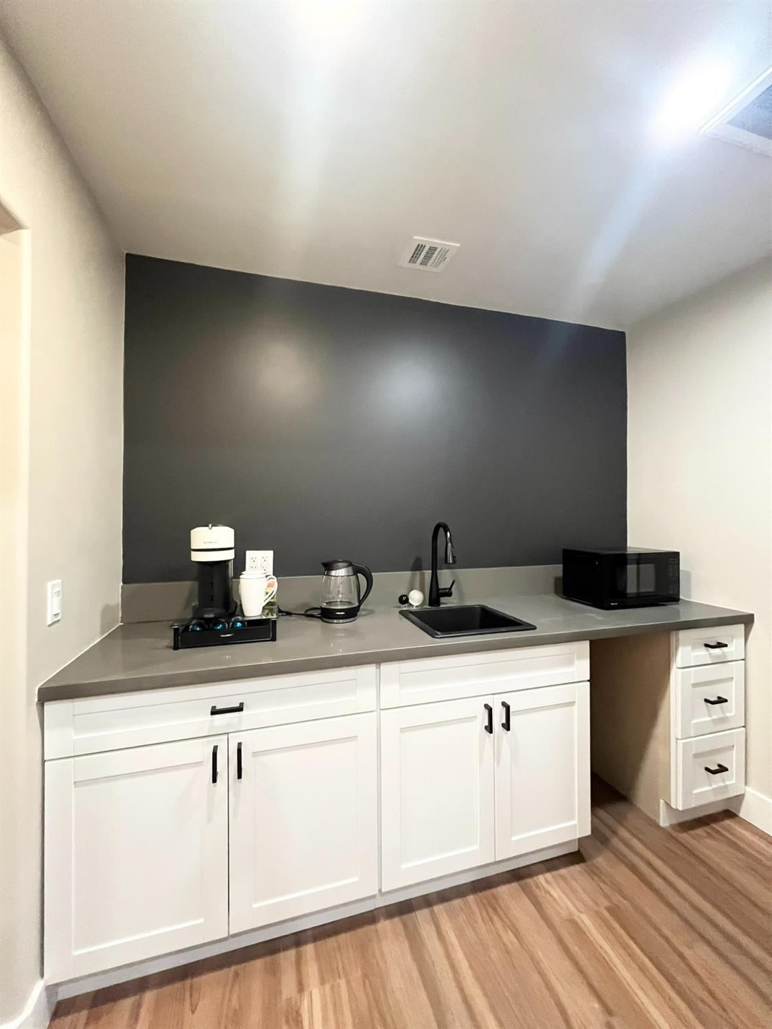 Detail Gallery Image 33 of 37 For 1832 Avondale Ave #1,  Sacramento,  CA 95825 - – Beds | – Baths