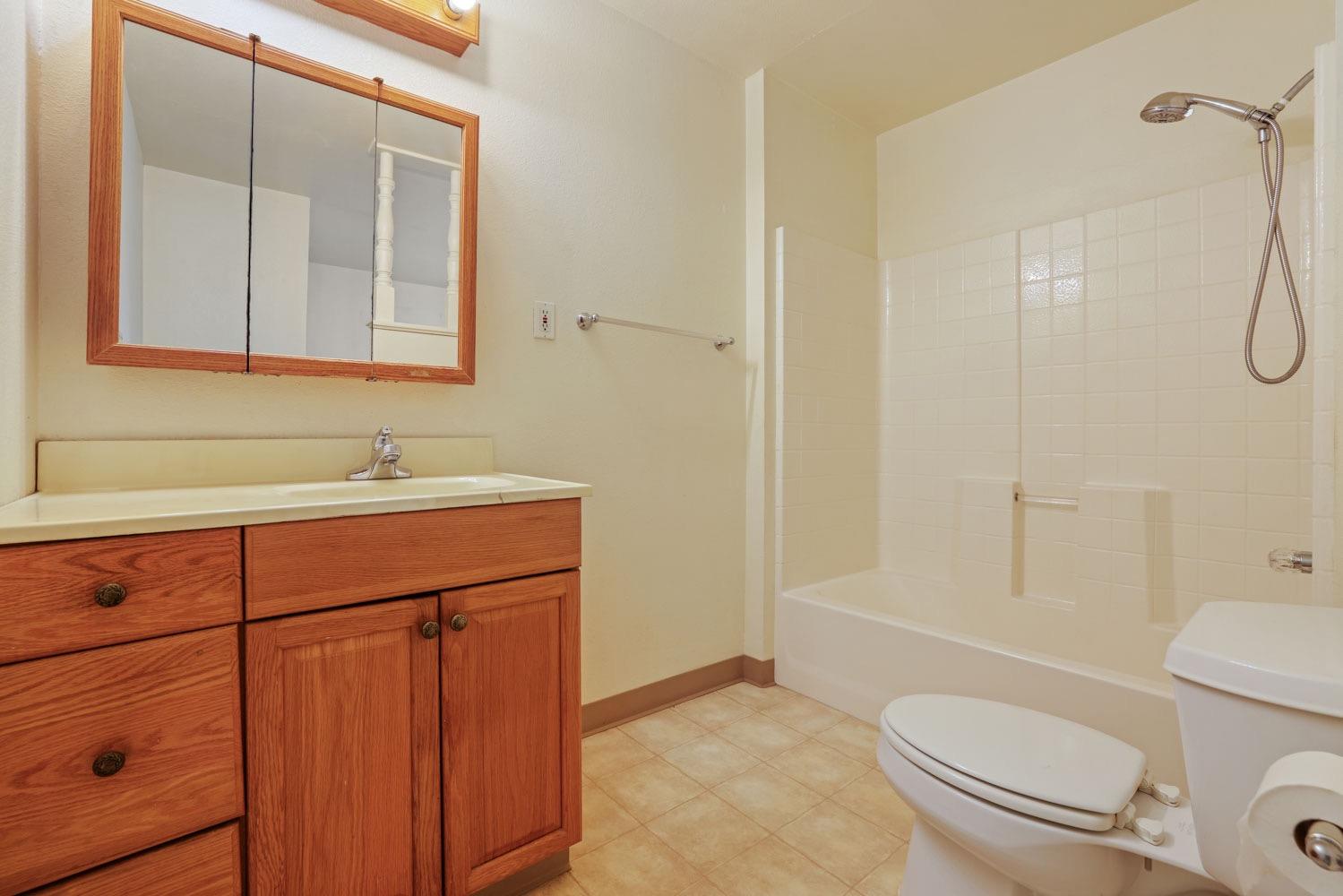 Detail Gallery Image 19 of 46 For 165 Hollywood, Tracy,  CA 95376 - 2 Beds | 2 Baths