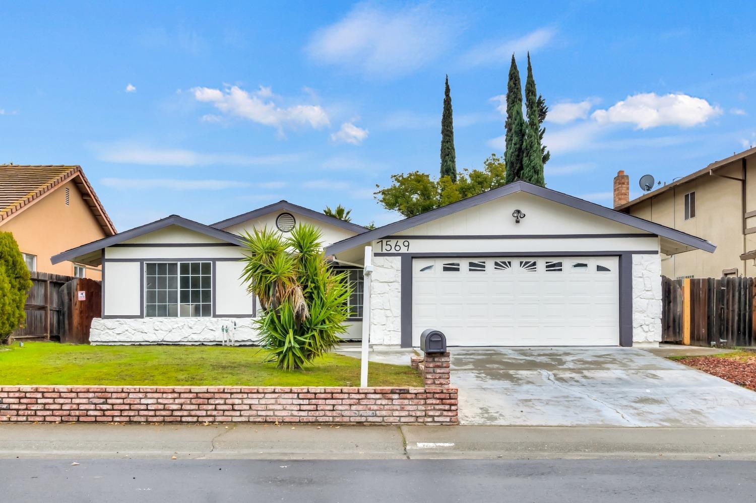 Detail Gallery Image 1 of 67 For 7569 Macfinley Way, Sacramento,  CA 95828 - 4 Beds | 2 Baths