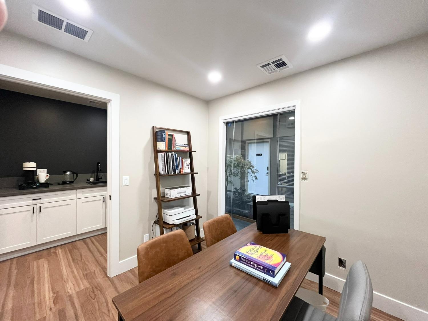 Detail Gallery Image 32 of 37 For 1832 Avondale Ave #1,  Sacramento,  CA 95825 - – Beds | – Baths