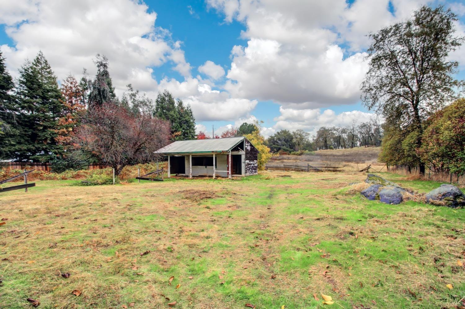 Detail Gallery Image 2 of 38 For 4155 Auburn Folsom Rd, Loomis,  CA 95650 - 4 Beds | 2 Baths