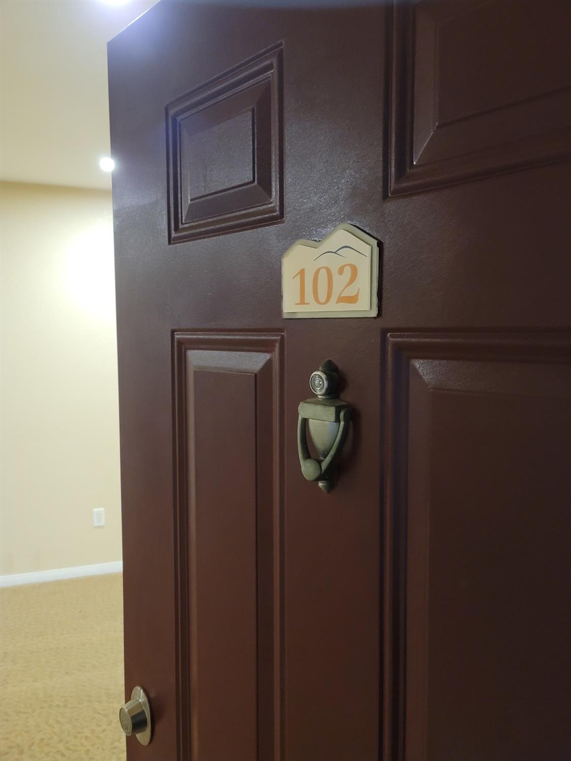 Detail Gallery Image 2 of 16 For 3715 Tallyho Dr #102,  Sacramento,  CA 95826 - 2 Beds | 1 Baths