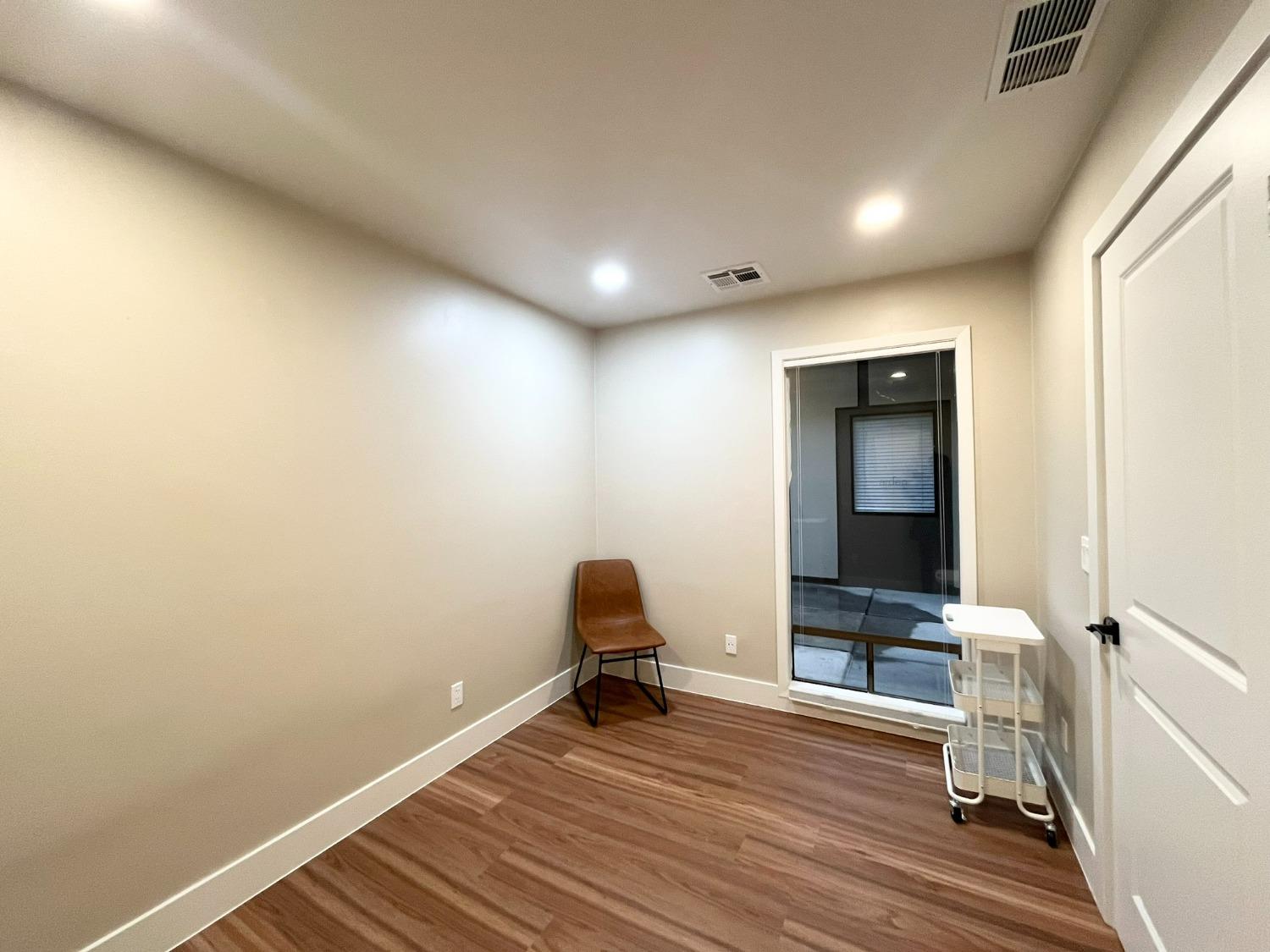 Detail Gallery Image 3 of 37 For 1832 Avondale Ave #1,  Sacramento,  CA 95825 - – Beds | – Baths