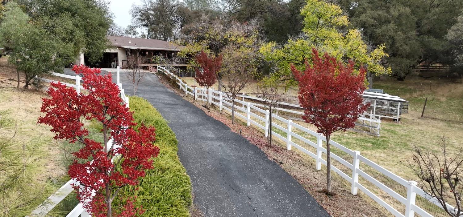 Detail Gallery Image 1 of 51 For 5870 Lone Star Valley Rd, Auburn,  CA 95602 - 3 Beds | 2 Baths