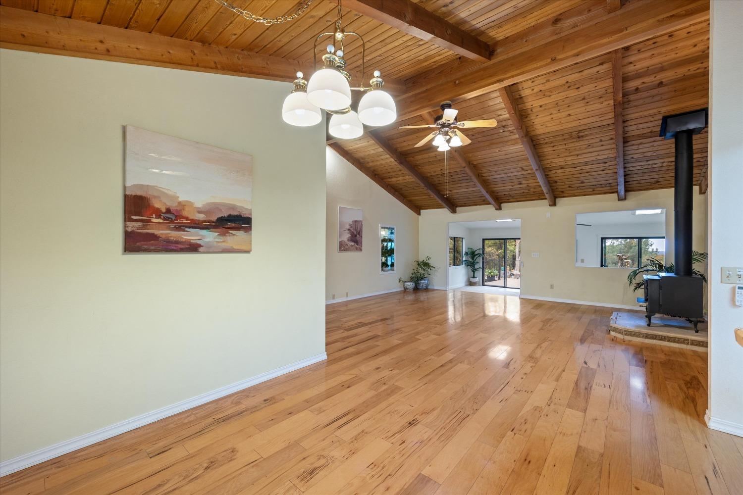 Detail Gallery Image 25 of 63 For 1028 Woodridge Rd, Placerville,  CA 95667 - 3 Beds | 2/1 Baths