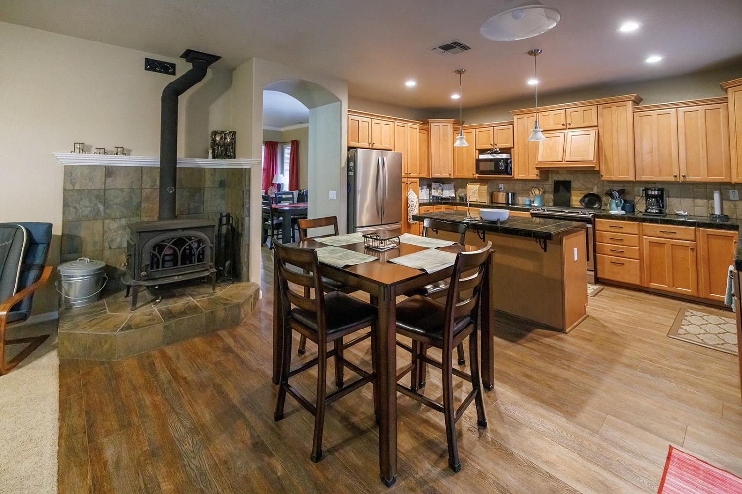 Detail Gallery Image 7 of 40 For 5521 Hope Ranch Ct, Sacramento,  CA 95842 - 4 Beds | 2/1 Baths