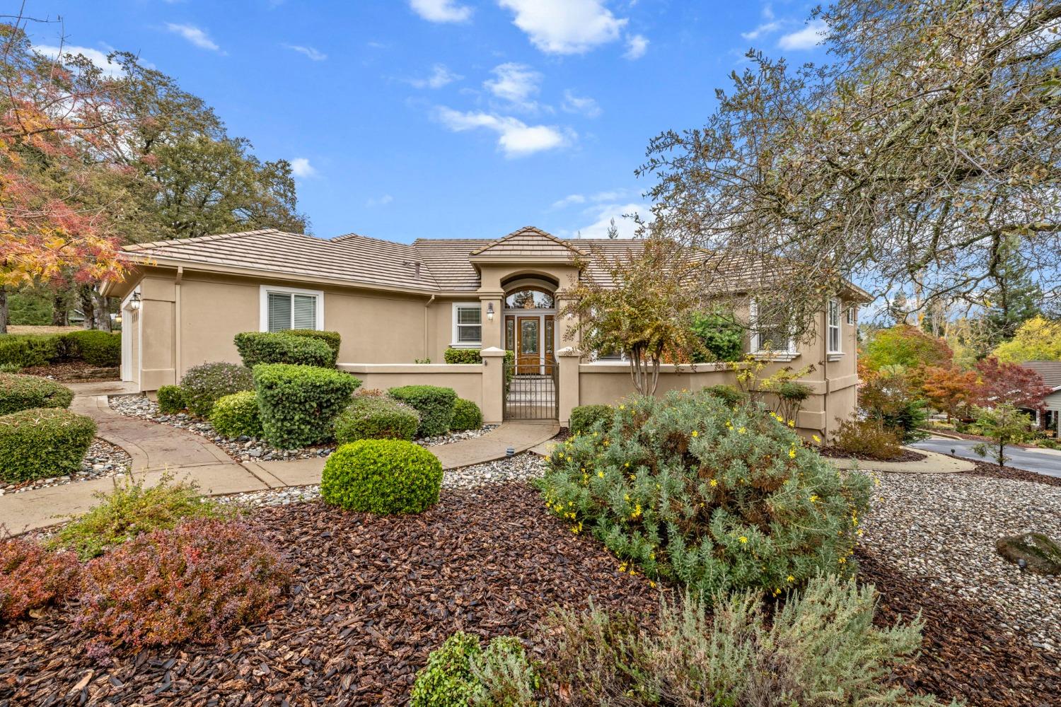 Detail Gallery Image 1 of 51 For 6531 via De Robles Dr, Rancho Murieta,  CA 95683 - 4 Beds | 2/1 Baths