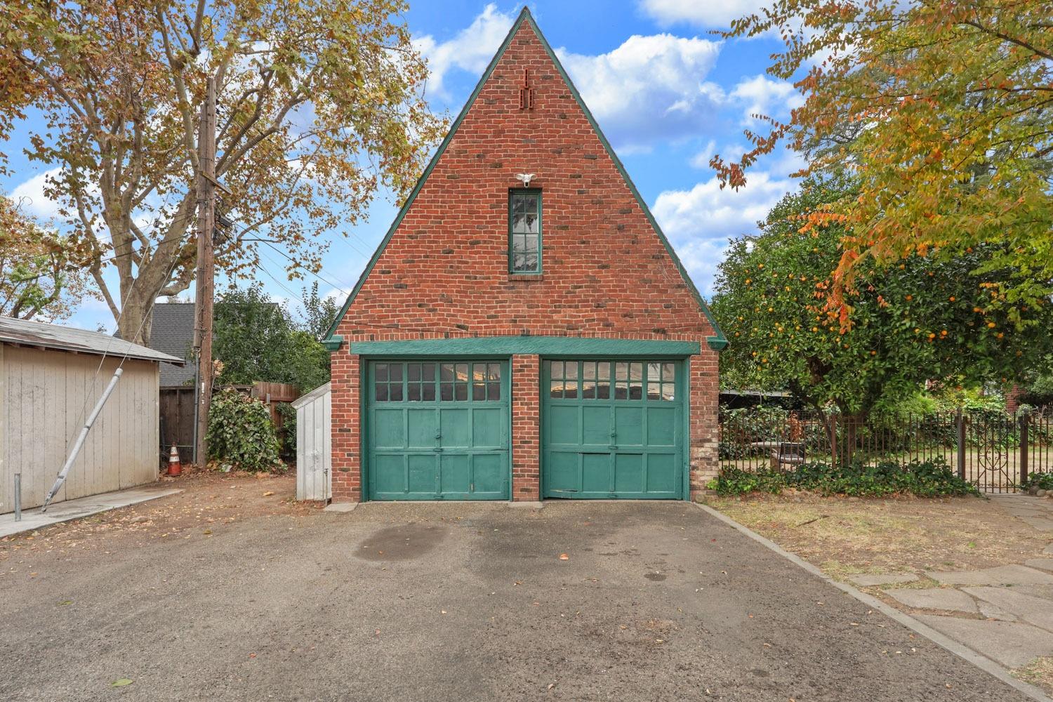 Detail Gallery Image 3 of 65 For 823 W Lodi Ave, Lodi,  CA 95240 - 4 Beds | 2/1 Baths