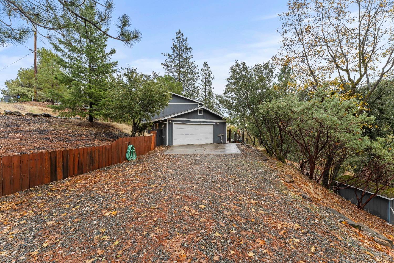 Detail Gallery Image 1 of 30 For 21710 Dawn Ridge Dr, Colfax,  CA 95713 - 3 Beds | 2 Baths