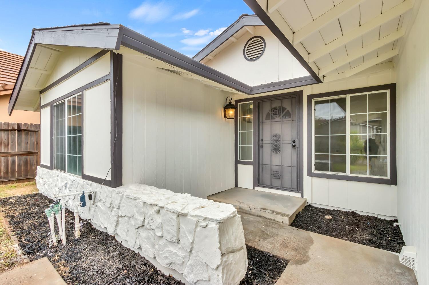 Detail Gallery Image 10 of 67 For 7569 Macfinley Way, Sacramento,  CA 95828 - 4 Beds | 2 Baths