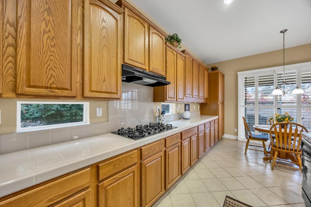 Detail Gallery Image 12 of 44 For 566 Hildebrand Cir, Folsom,  CA 95630 - 3 Beds | 2 Baths