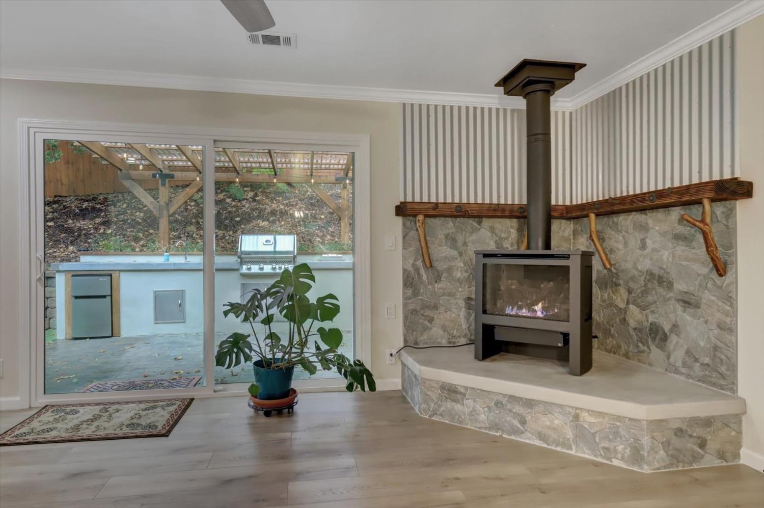 Detail Gallery Image 11 of 61 For 24160 Forest Ave, Colfax,  CA 95713 - 3 Beds | 2 Baths