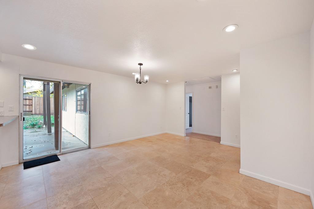 Detail Gallery Image 14 of 56 For 9020 Williamson Ct, Sacramento,  CA 95826 - 4 Beds | 2 Baths