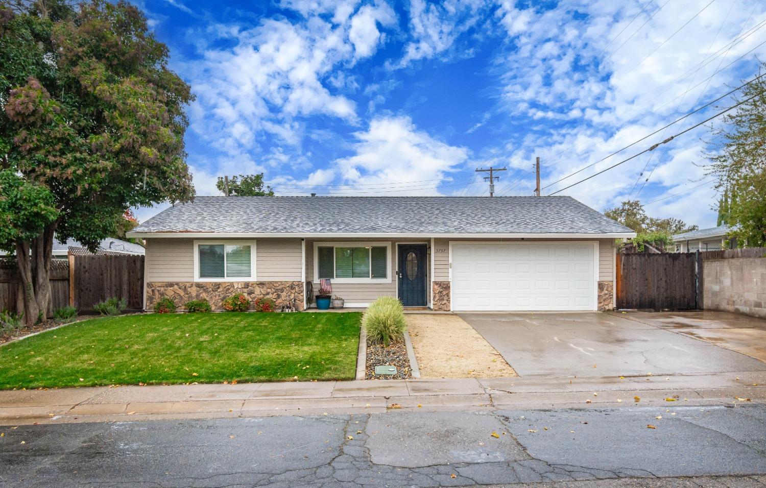 Detail Gallery Image 1 of 21 For 5757 Filbert Ave, Orangevale,  CA 95662 - 3 Beds | 2 Baths