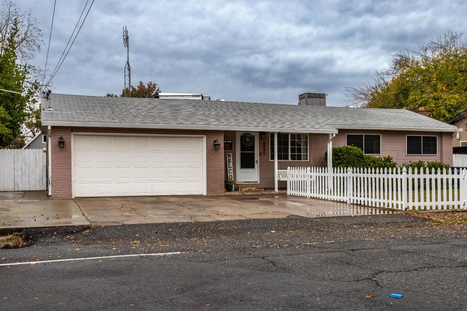 Detail Gallery Image 4 of 23 For 8445 Mariposa Ave, Citrus Heights,  CA 95610 - 3 Beds | 1 Baths