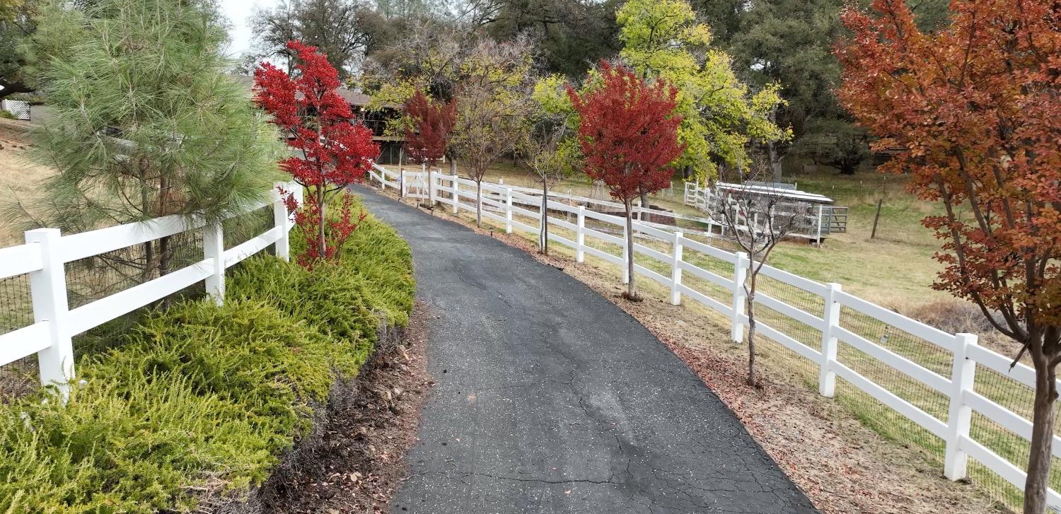 Detail Gallery Image 2 of 51 For 5870 Lone Star Valley Rd, Auburn,  CA 95602 - 3 Beds | 2 Baths