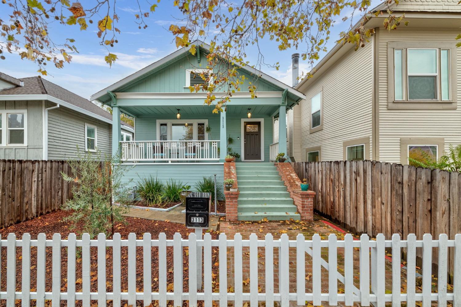 Detail Gallery Image 1 of 42 For 3113 39th St, Sacramento,  CA 95817 - 2 Beds | 1 Baths