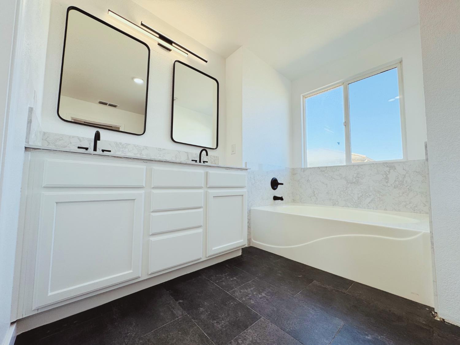 Detail Gallery Image 7 of 26 For 1671 Valley Meadows Dr, Olivehurst,  CA 95961 - 4 Beds | 2/1 Baths