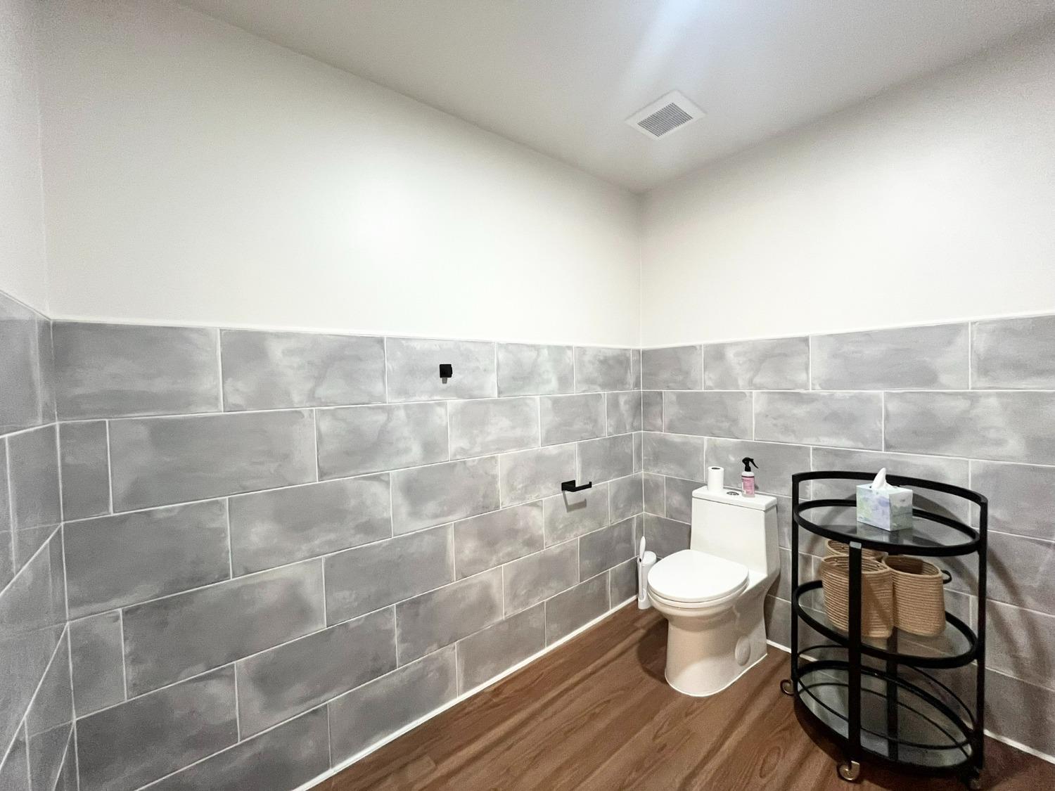 Detail Gallery Image 26 of 37 For 1832 Avondale Ave #1,  Sacramento,  CA 95825 - – Beds | – Baths