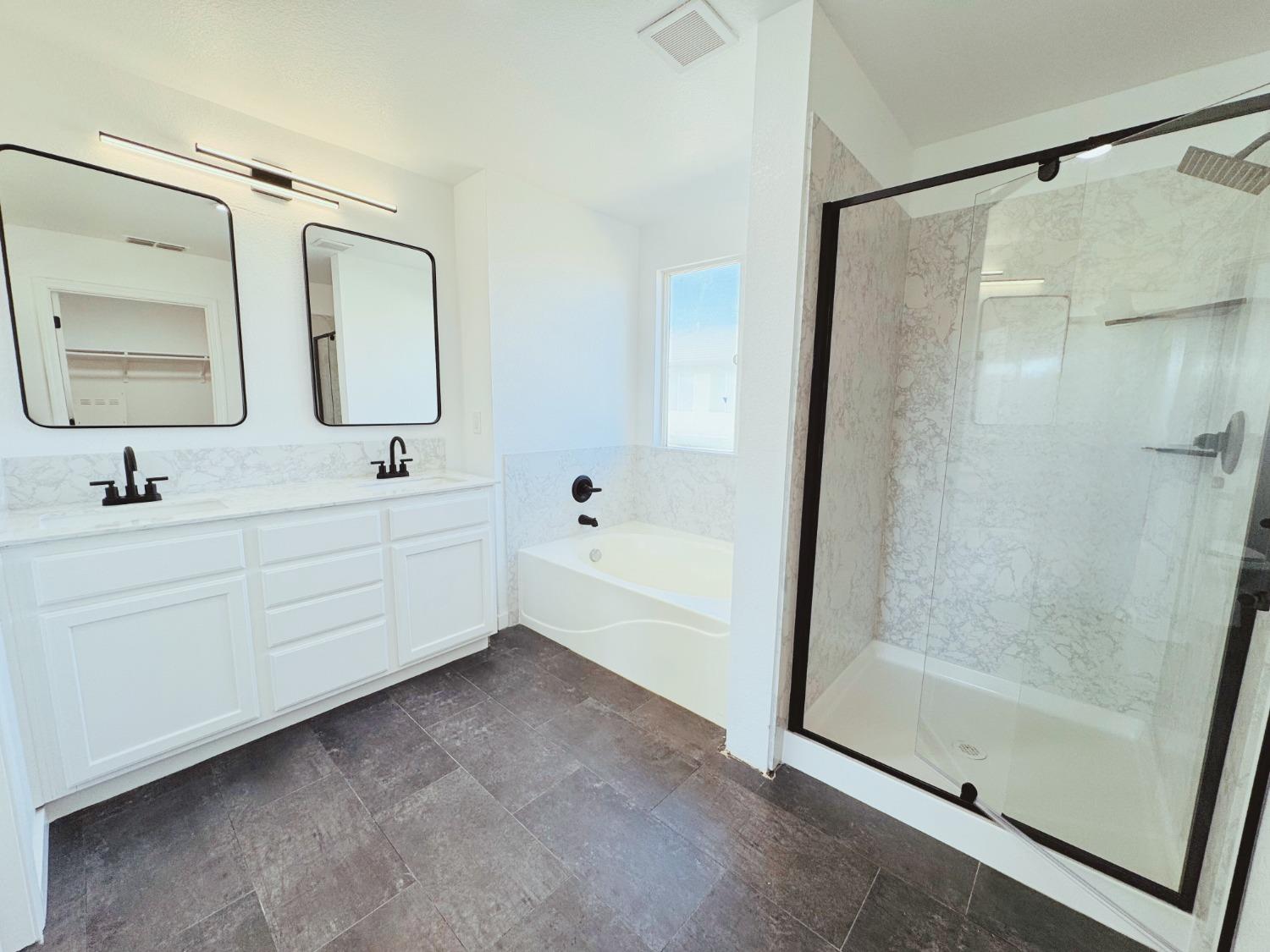 Detail Gallery Image 14 of 26 For 1671 Valley Meadows Dr, Olivehurst,  CA 95961 - 4 Beds | 2/1 Baths