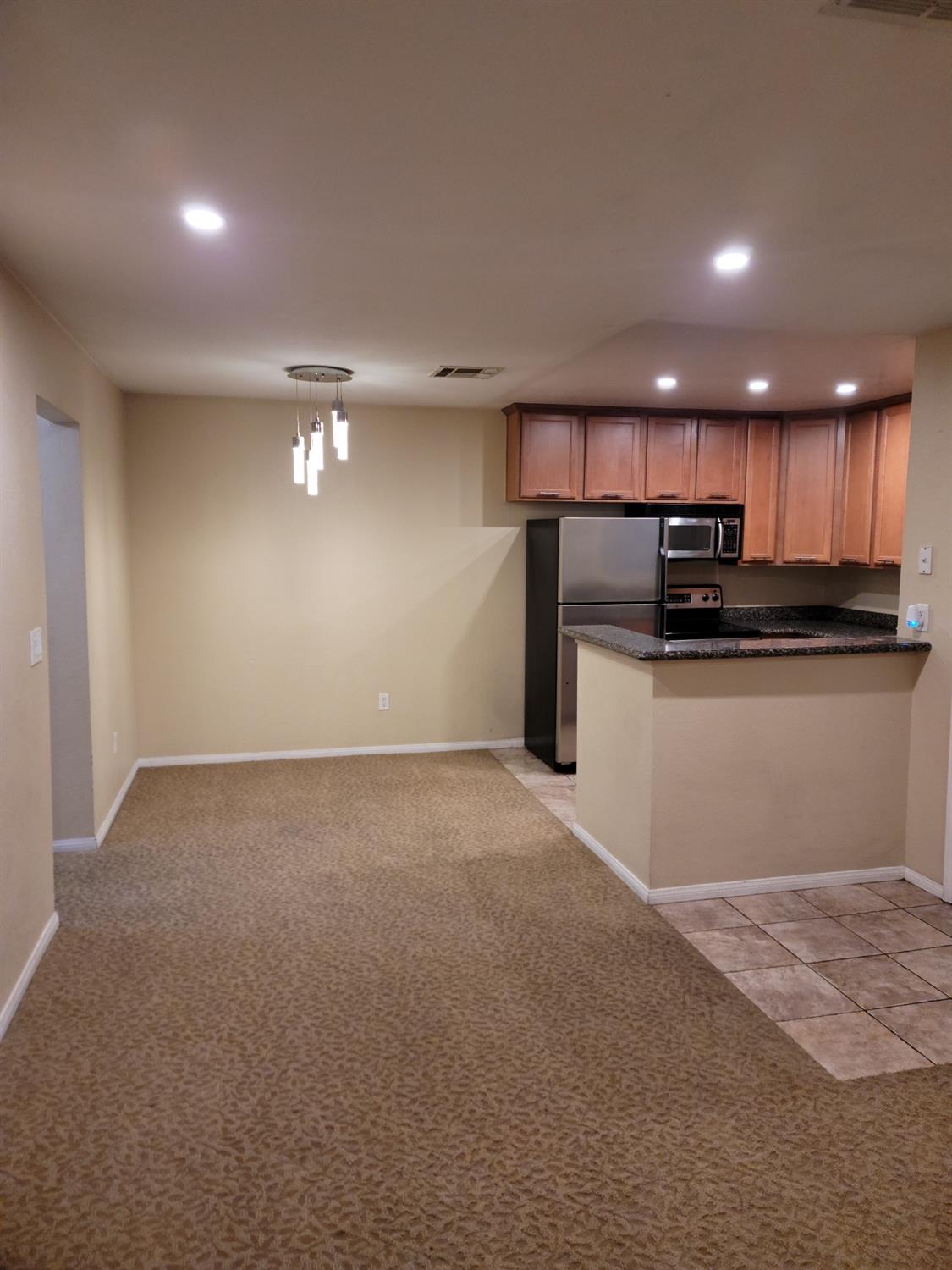 Detail Gallery Image 7 of 16 For 3715 Tallyho Dr #102,  Sacramento,  CA 95826 - 2 Beds | 1 Baths