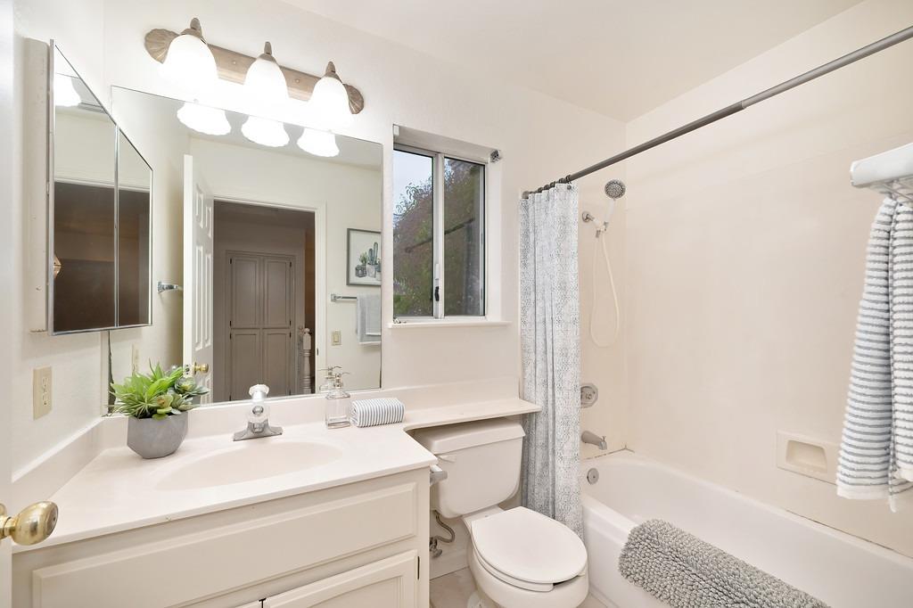 Detail Gallery Image 23 of 37 For 6341 Shasta Creek Way, Elk Grove,  CA 95758 - 3 Beds | 2/1 Baths