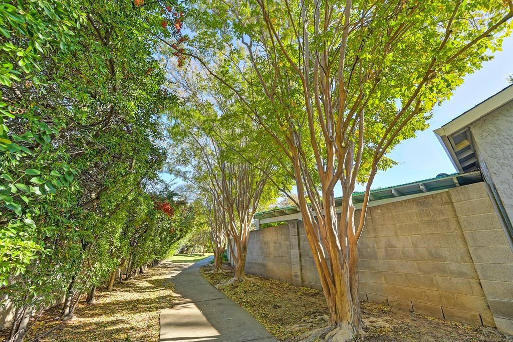 Detail Gallery Image 16 of 93 For 7652 Sunmore Lane, Sacramento,  CA 95828 - 2 Beds | 2 Baths