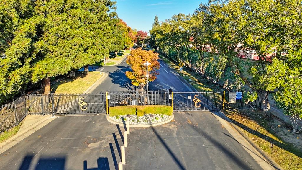 Detail Gallery Image 3 of 88 For 7120 Sunbreeze Ln, Sacramento,  CA 95828 - 2 Beds | 2 Baths