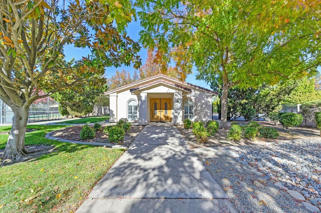 Detail Gallery Image 13 of 88 For 7120 Sunbreeze Ln, Sacramento,  CA 95828 - 2 Beds | 2 Baths