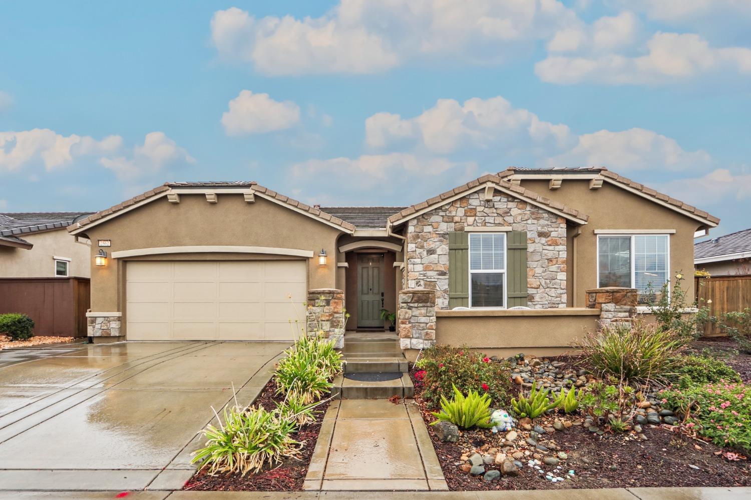 Detail Gallery Image 1 of 58 For 2562 Banks Dr, Woodland,  CA 95776 - 4 Beds | 2/1 Baths