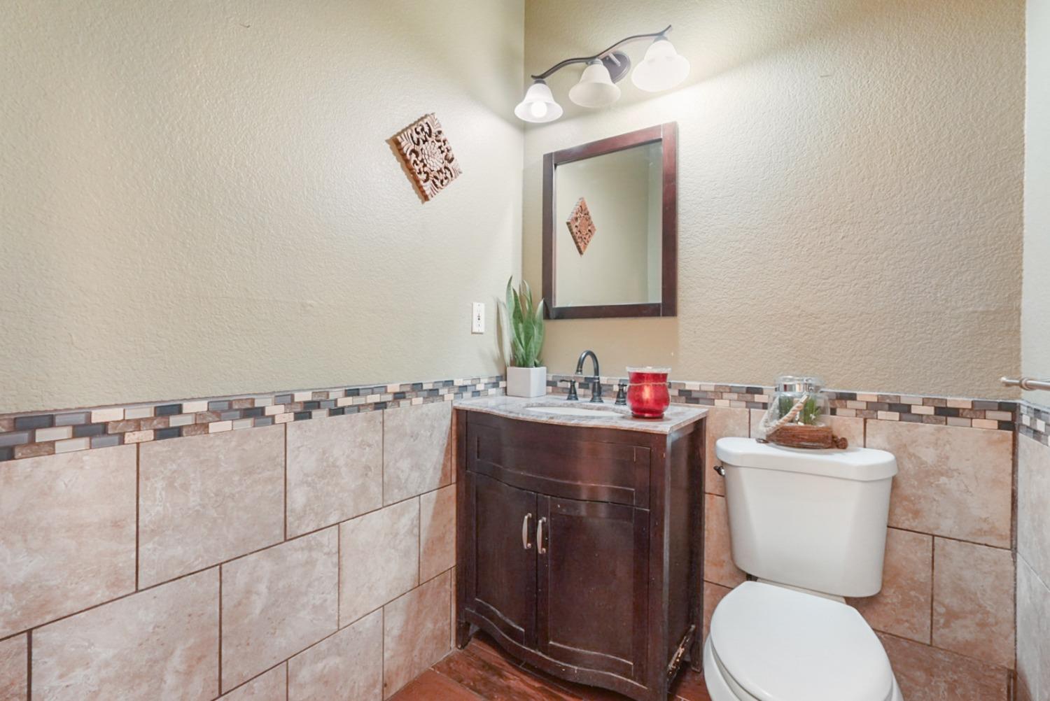 Detail Gallery Image 14 of 37 For 940 Platinum Ave, Lathrop,  CA 95330 - 4 Beds | 2/1 Baths